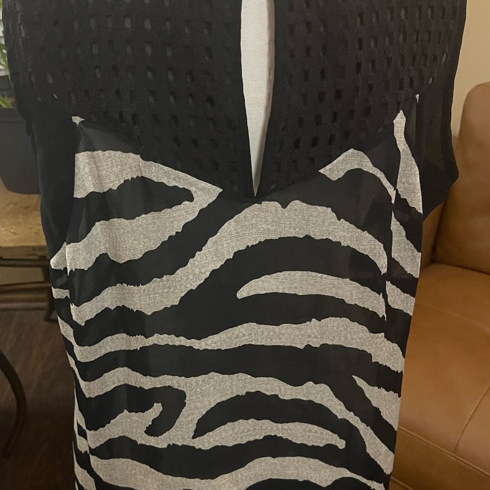 CAbi Black and Gray Textured Top - Picture 4 of 6